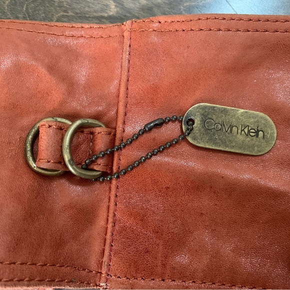 Vintage Calvin Klein calf-skin leather belt, brass buckle clasp, 27” waist. - Picture 6 of 6